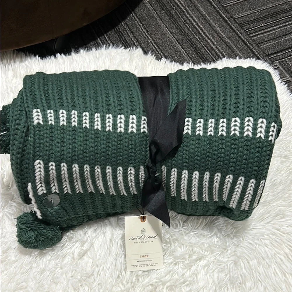 Hearth & Hand with Magnolia for Target Green Chunky Christmas Throw Blanket NEW